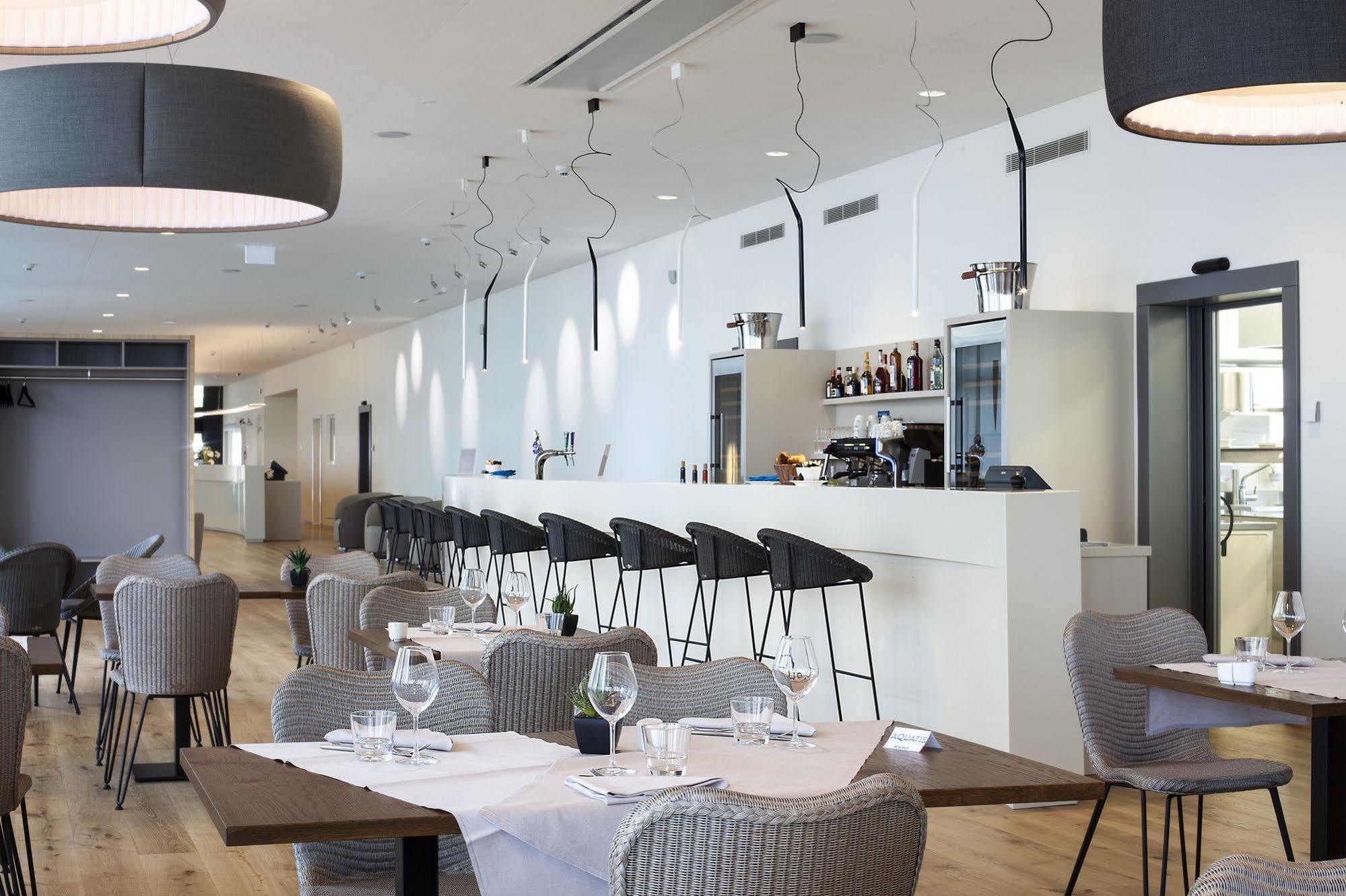 Aquatis Hotel Лозана Екстериор снимка